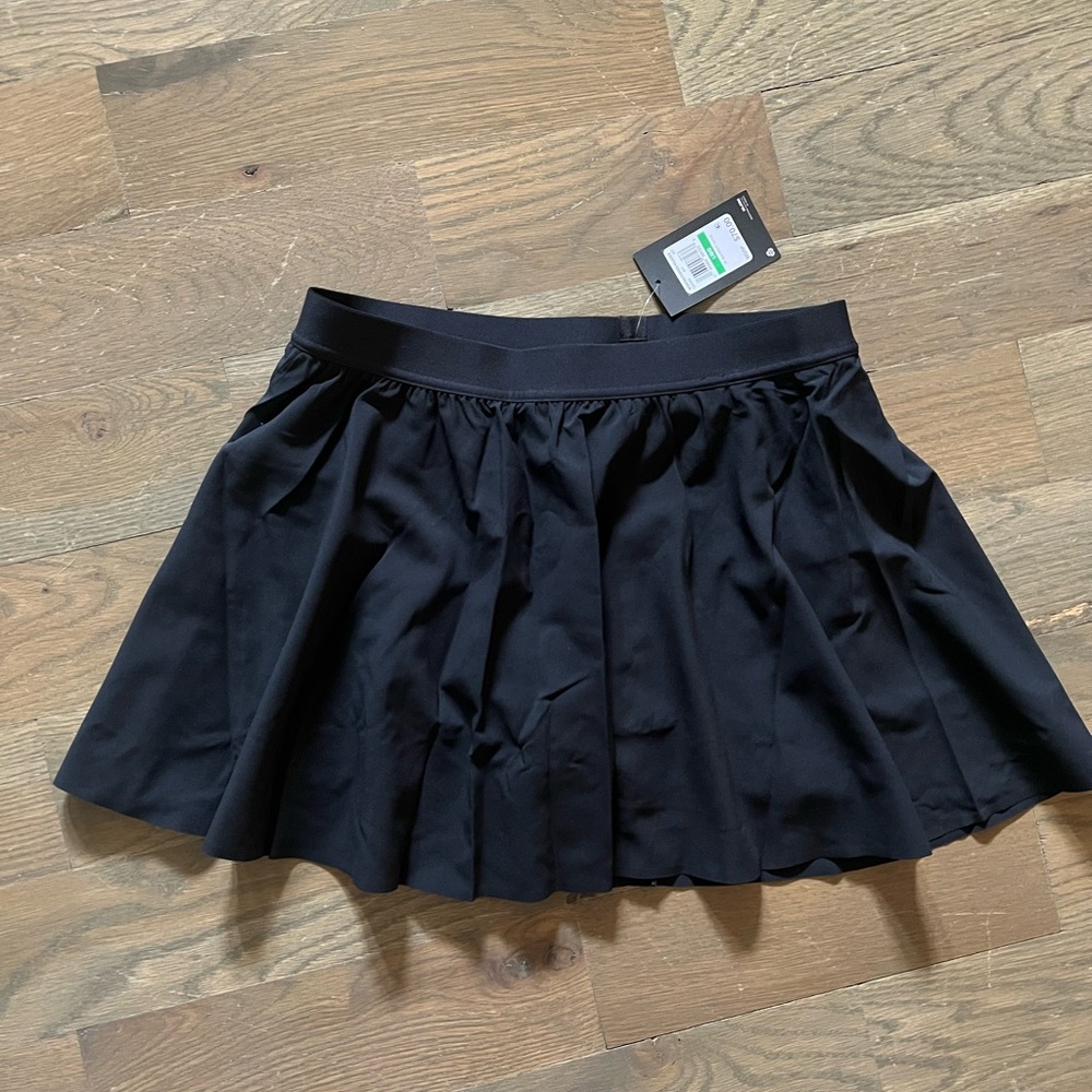 NWT under Armour black women’s athletic skirt sz L